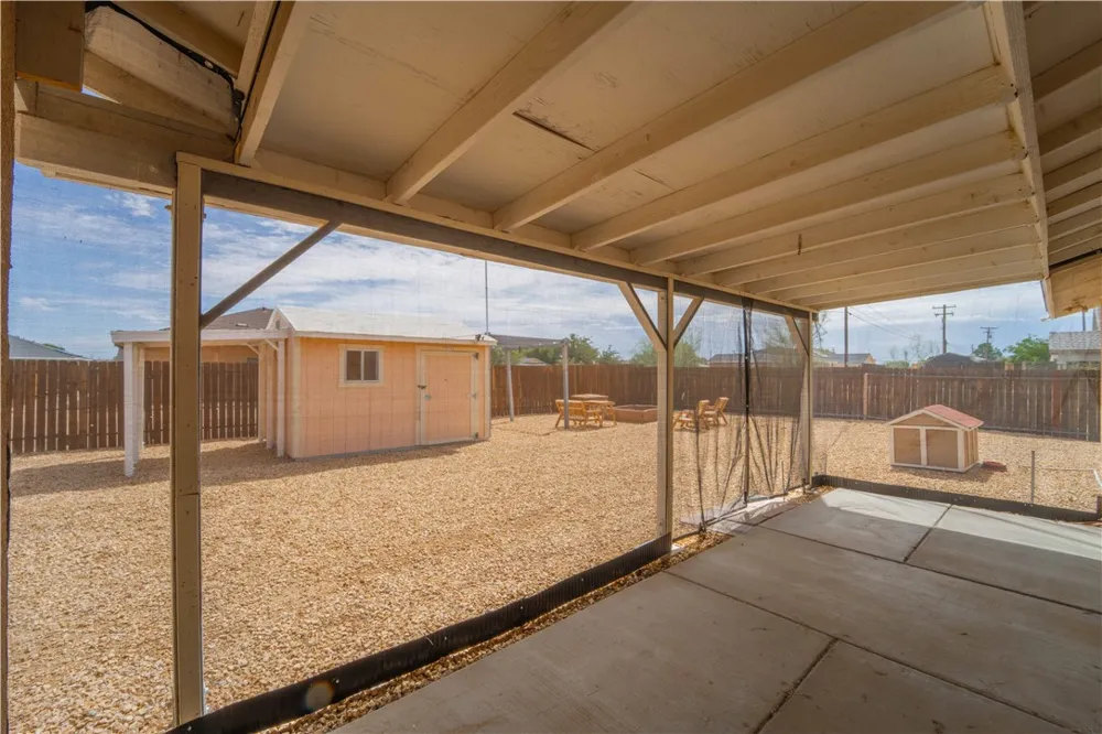 21648 95th California City, CA 93505