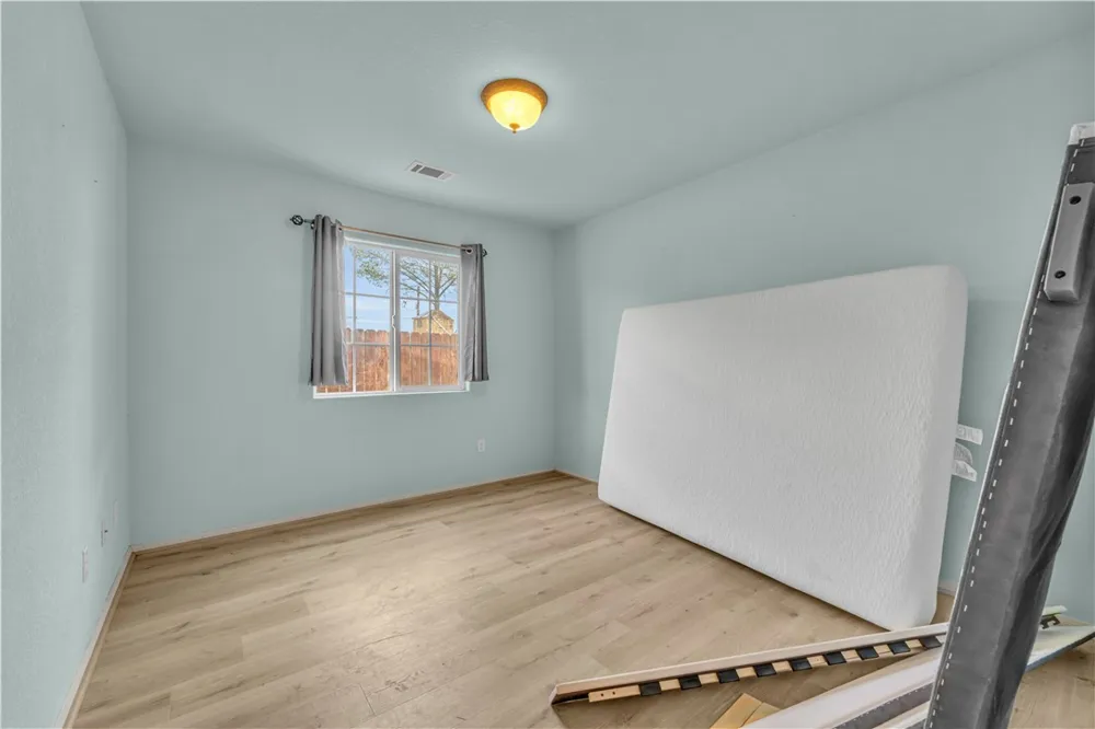 21648 95th California City, CA 93505