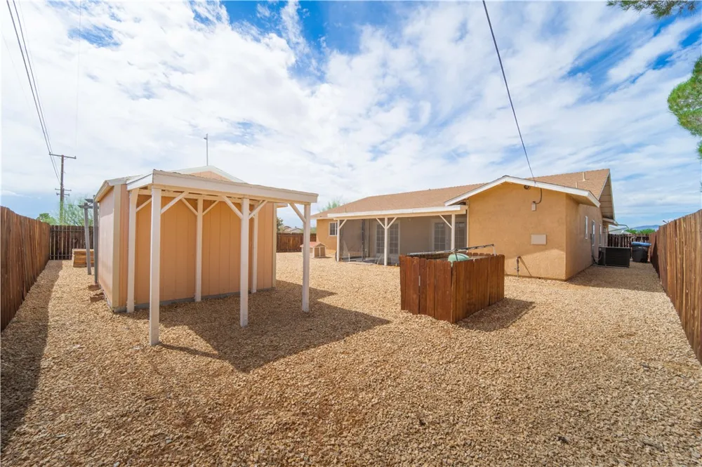 21648 95th California City, CA 93505