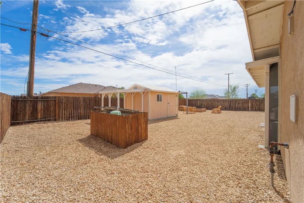 21648 95th California City, CA 93505