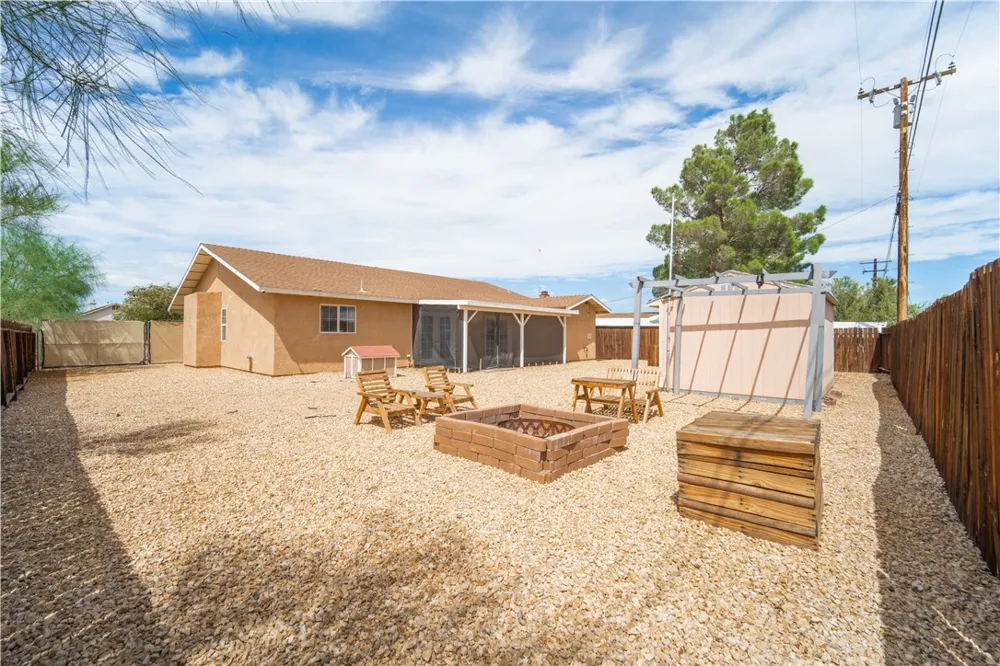 21648 95th California City, CA 93505