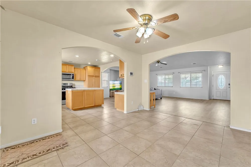 21648 95th California City, CA 93505