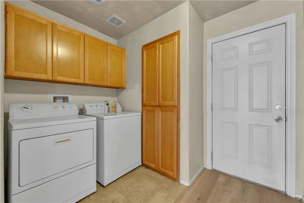 21648 95th California City, CA 93505