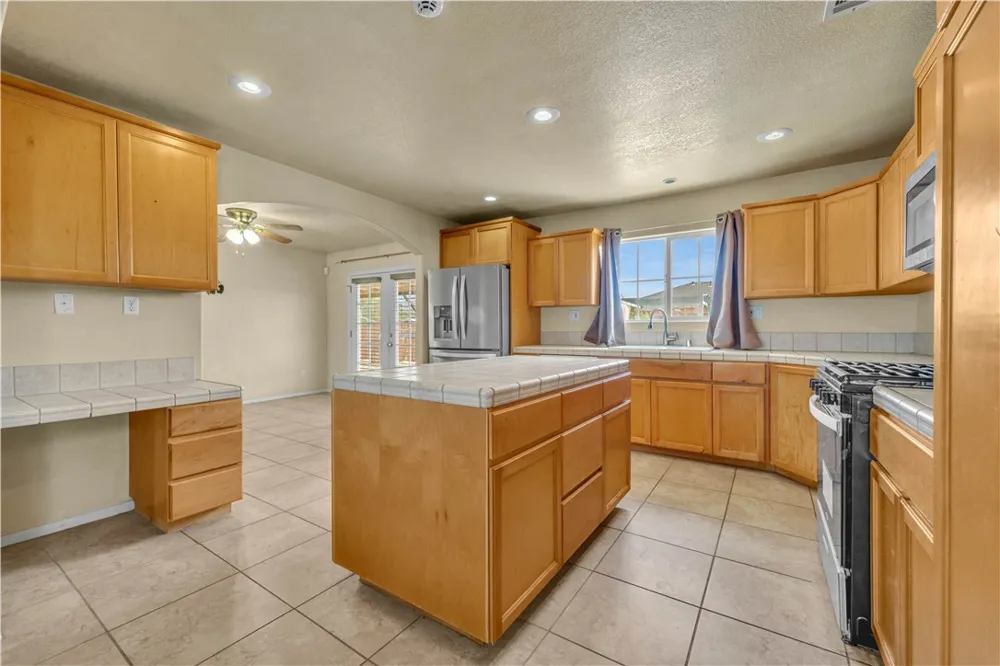 21648 95th California City, CA 93505