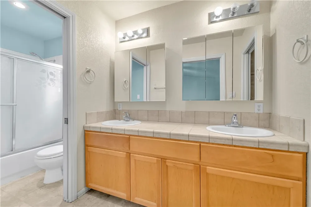 21648 95th California City, CA 93505