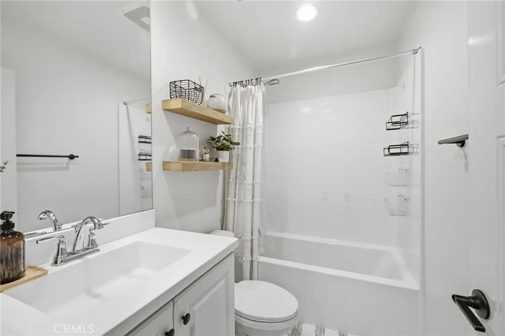 414 Lucent Stanton, CA 90680