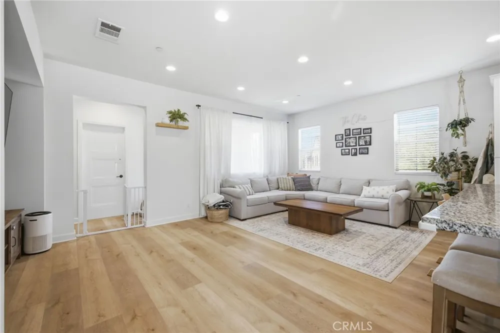 414 Lucent Stanton, CA 90680