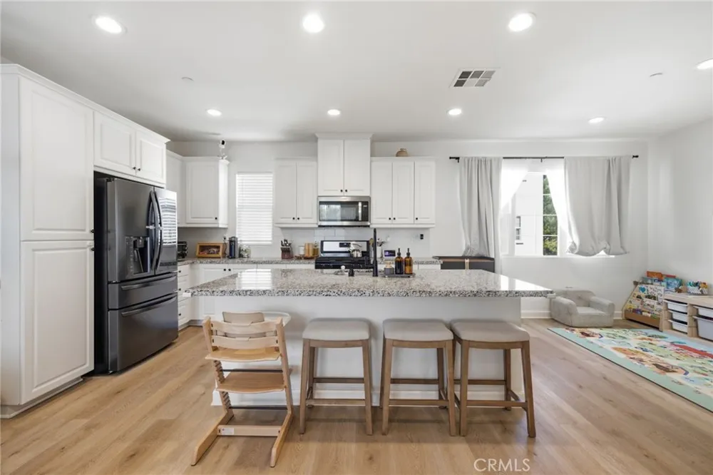 414 Lucent Stanton, CA 90680