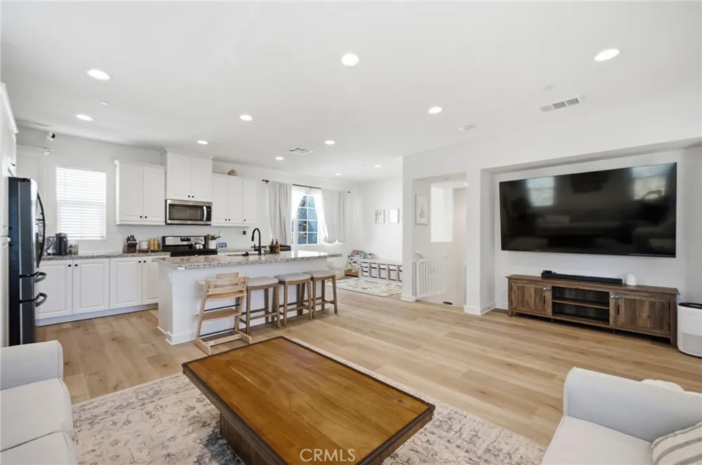 414 Lucent Stanton, CA 90680