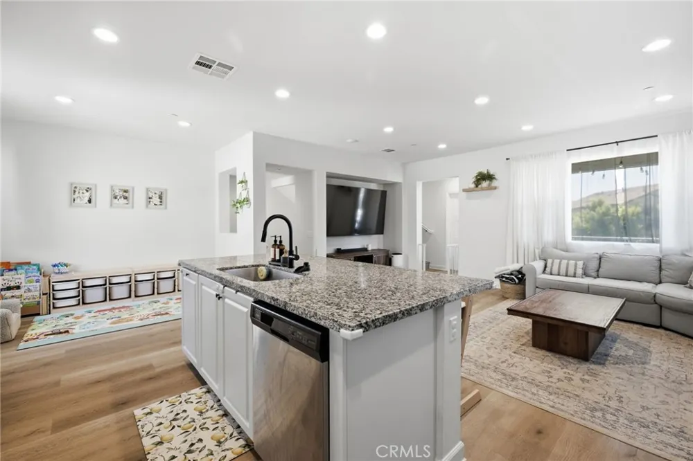 414 Lucent Stanton, CA 90680