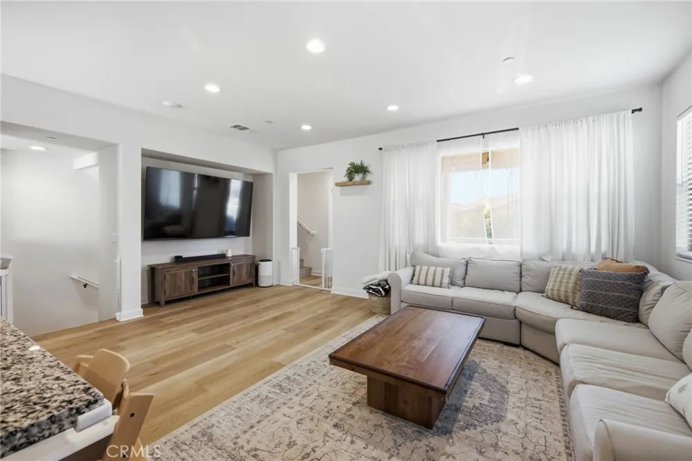 414 Lucent Stanton, CA 90680