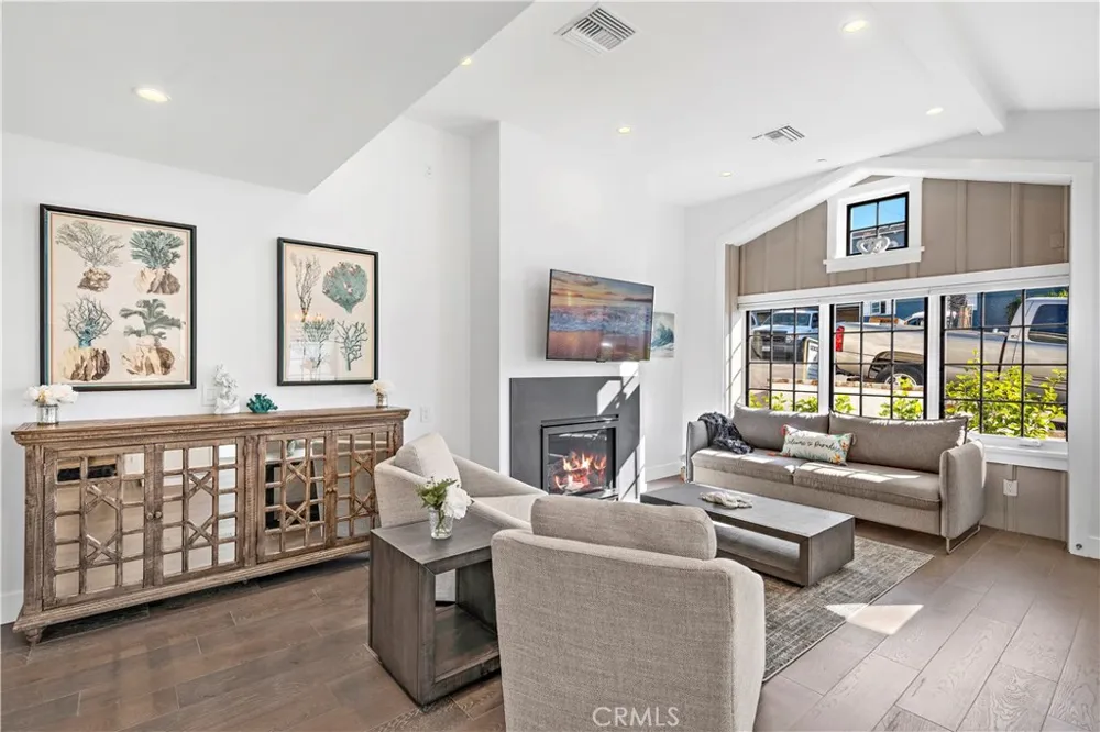 156 Pearl Street Laguna Beach, CA 92651