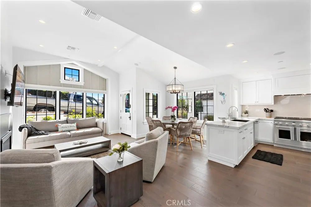 156 Pearl Street Laguna Beach, CA 92651