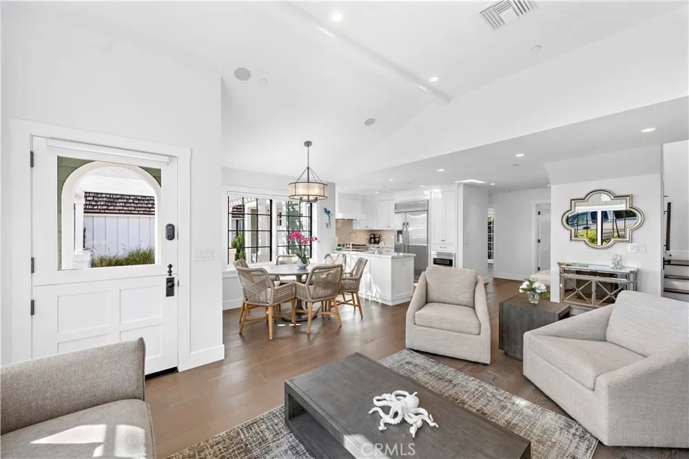 156 Pearl Street Laguna Beach, CA 92651