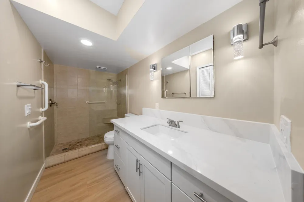 1655 E Palm Canyon Drive #205 Palm Springs, CA 92264