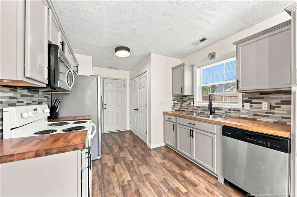 1539 Clan Campbell Drive Raeford, NC 28376