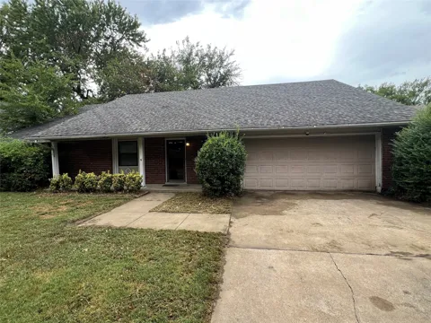 1000 S Redbud Avenue