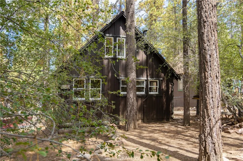 512 W Rainbow Big Bear City, CA 92314