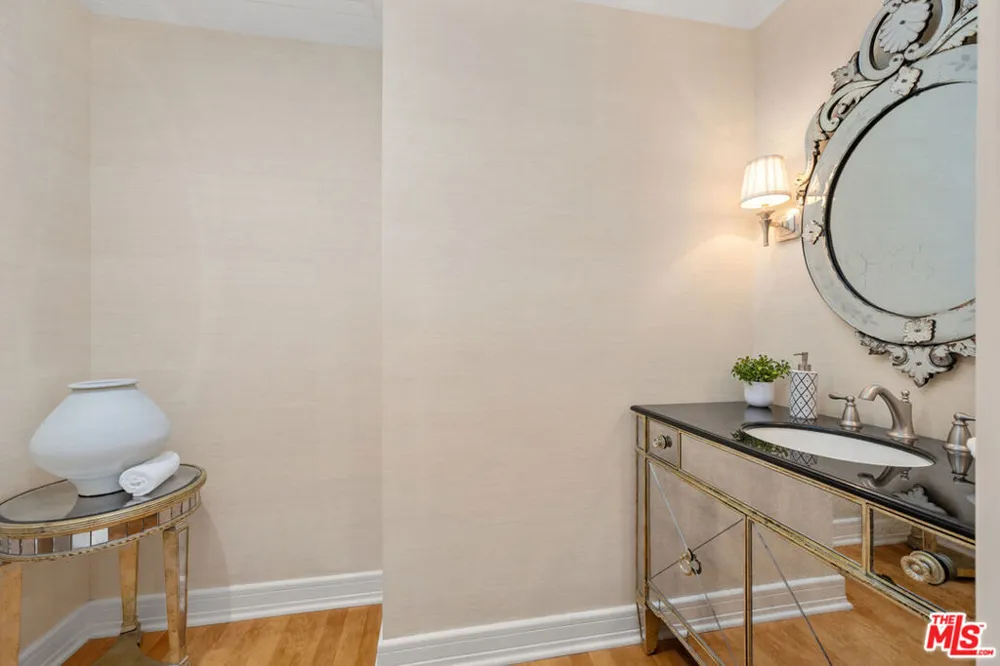 411 Oakhurst Drive #305 Beverly Hills, CA 90210