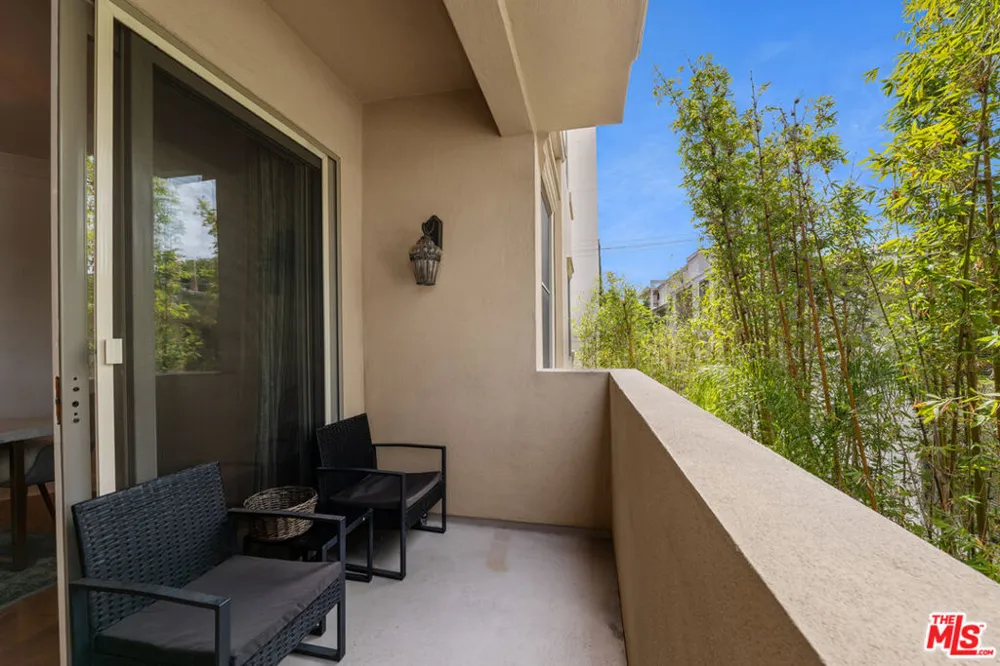 411 Oakhurst Drive #305 Beverly Hills, CA 90210