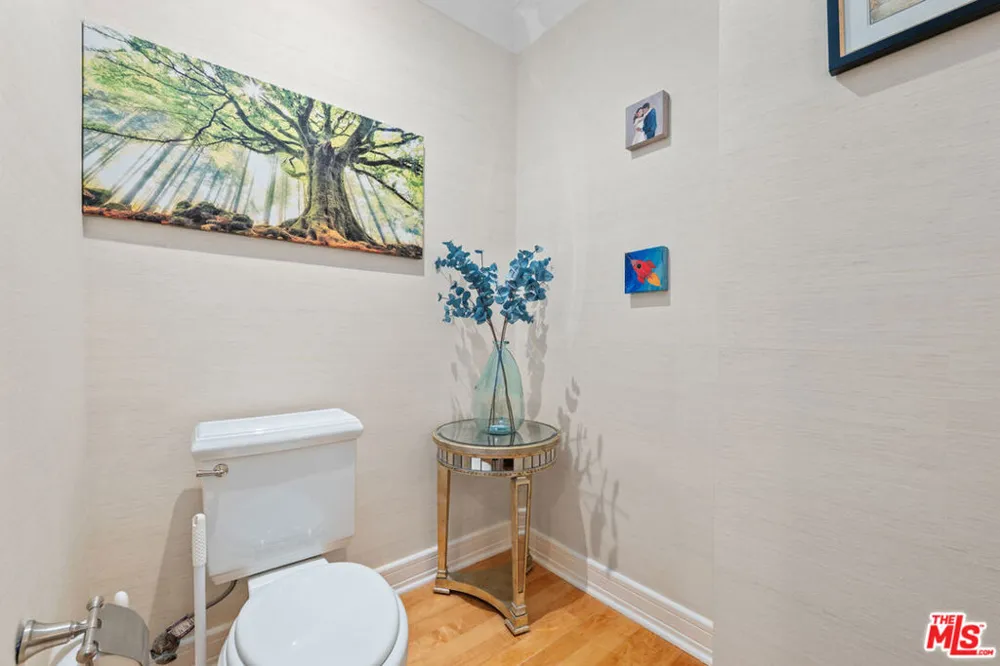 411 Oakhurst Drive #305 Beverly Hills, CA 90210