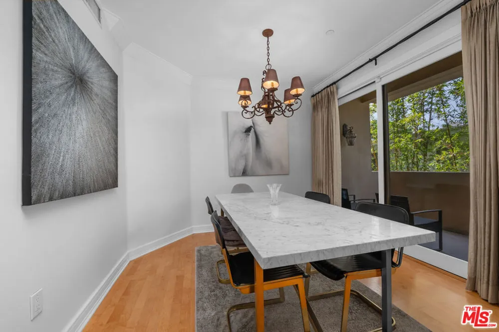 411 Oakhurst Drive #305 Beverly Hills, CA 90210
