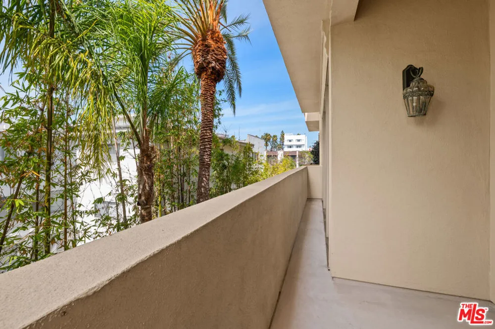 411 Oakhurst Drive #305 Beverly Hills, CA 90210