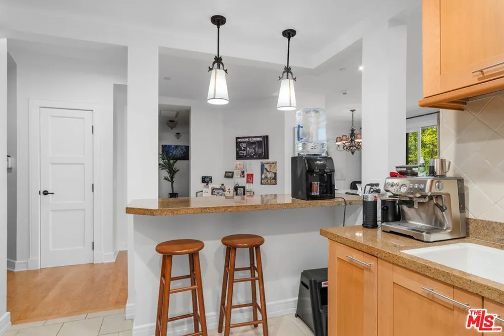 411 Oakhurst Drive #305 Beverly Hills, CA 90210