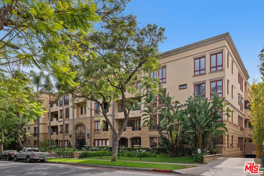 411 Oakhurst Drive #305 Beverly Hills, CA 90210