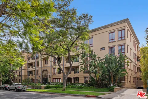 411 Oakhurst Drive #305