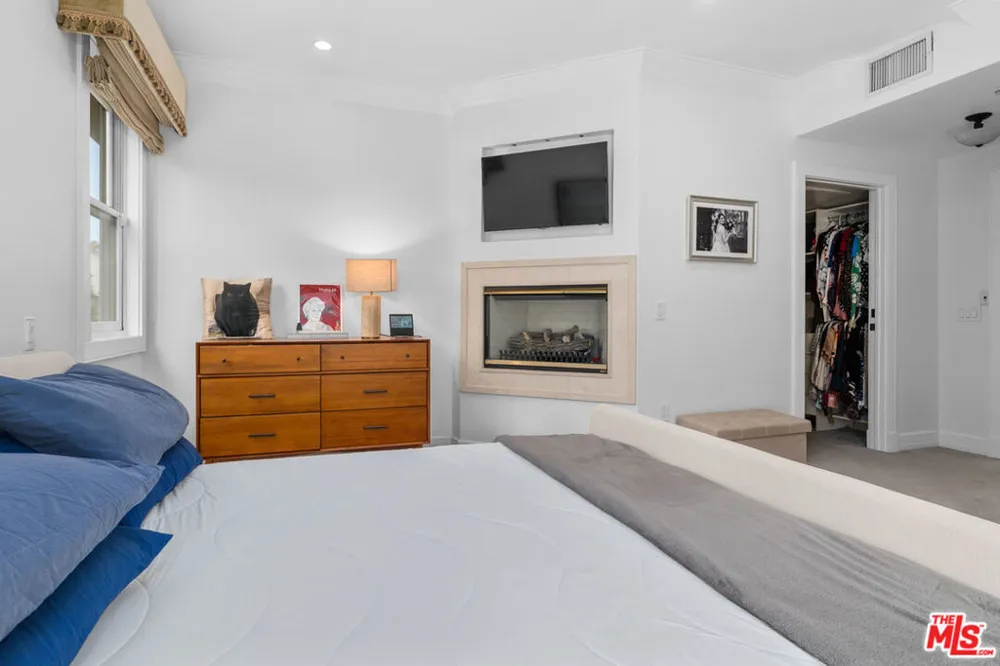 411 Oakhurst Drive #305 Beverly Hills, CA 90210