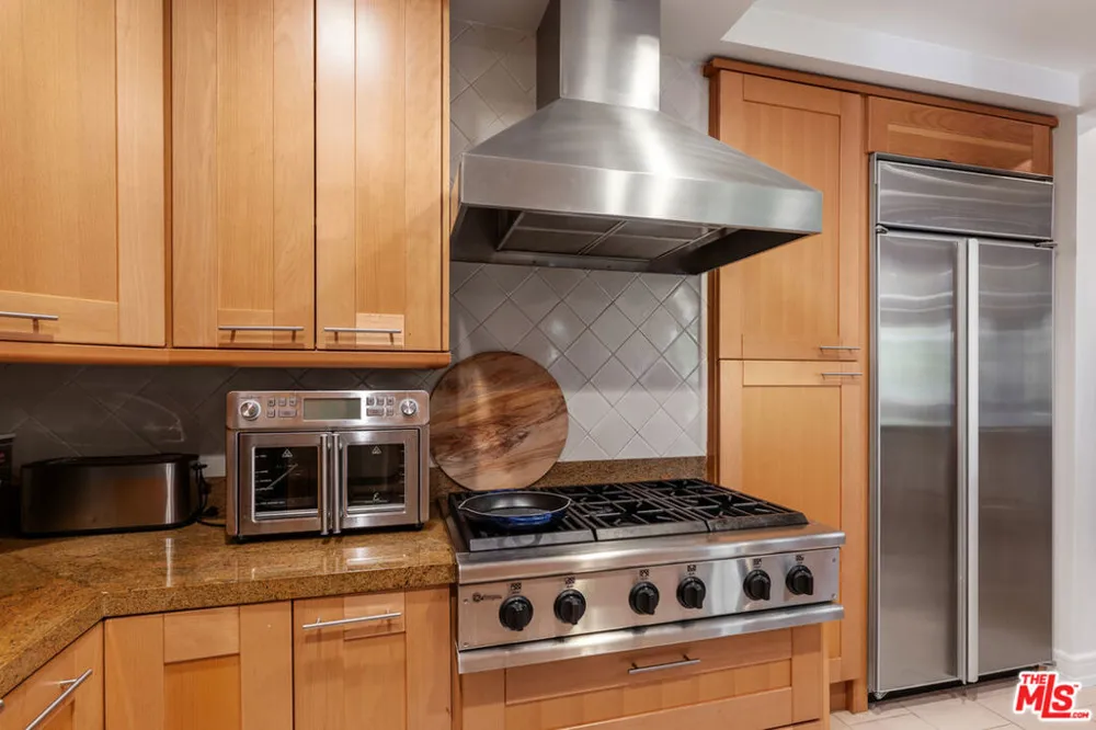 411 Oakhurst Drive #305 Beverly Hills, CA 90210