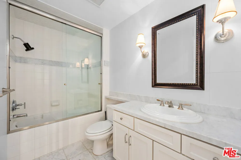 411 Oakhurst Drive #305 Beverly Hills, CA 90210