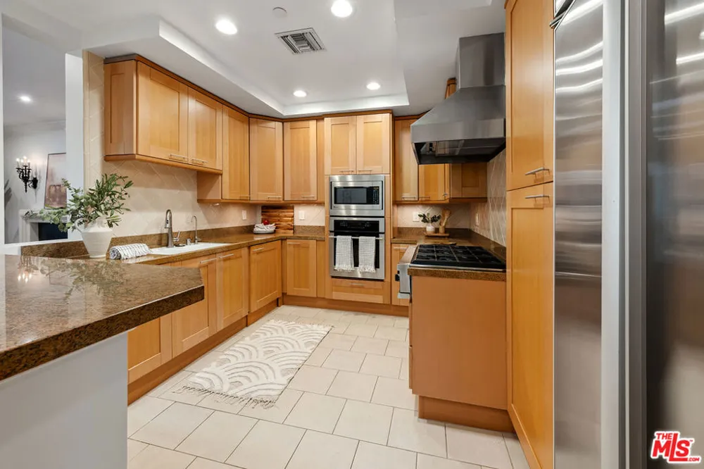 411 Oakhurst Drive #305 Beverly Hills, CA 90210