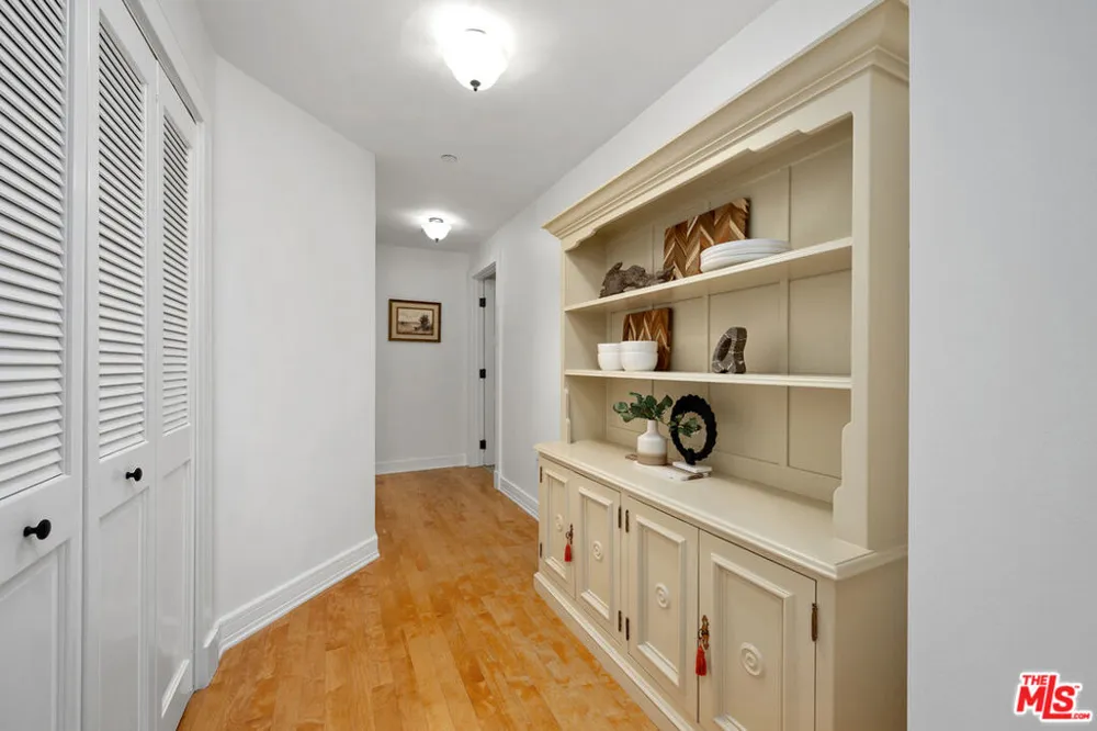 411 Oakhurst Drive #305 Beverly Hills, CA 90210