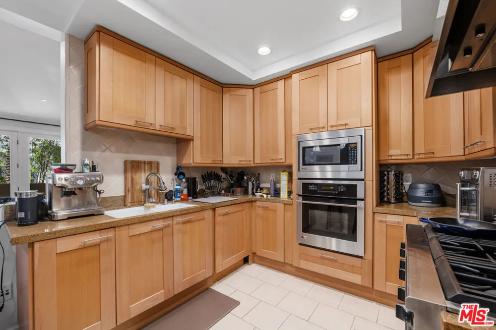 411 Oakhurst Drive #305 Beverly Hills, CA 90210