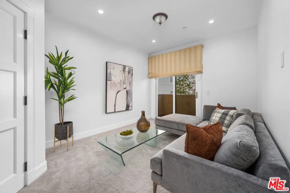 411 Oakhurst Drive #305 Beverly Hills, CA 90210