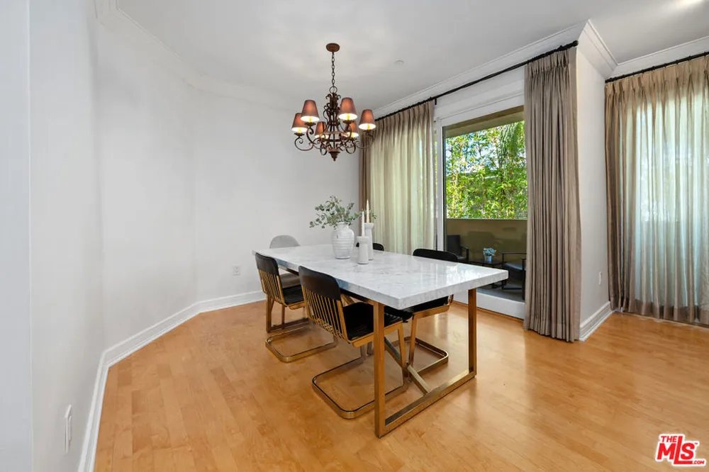 411 Oakhurst Drive #305 Beverly Hills, CA 90210