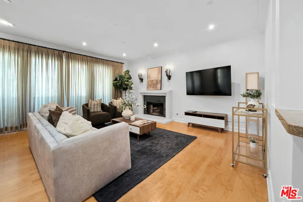 411 Oakhurst Drive #305 Beverly Hills, CA 90210