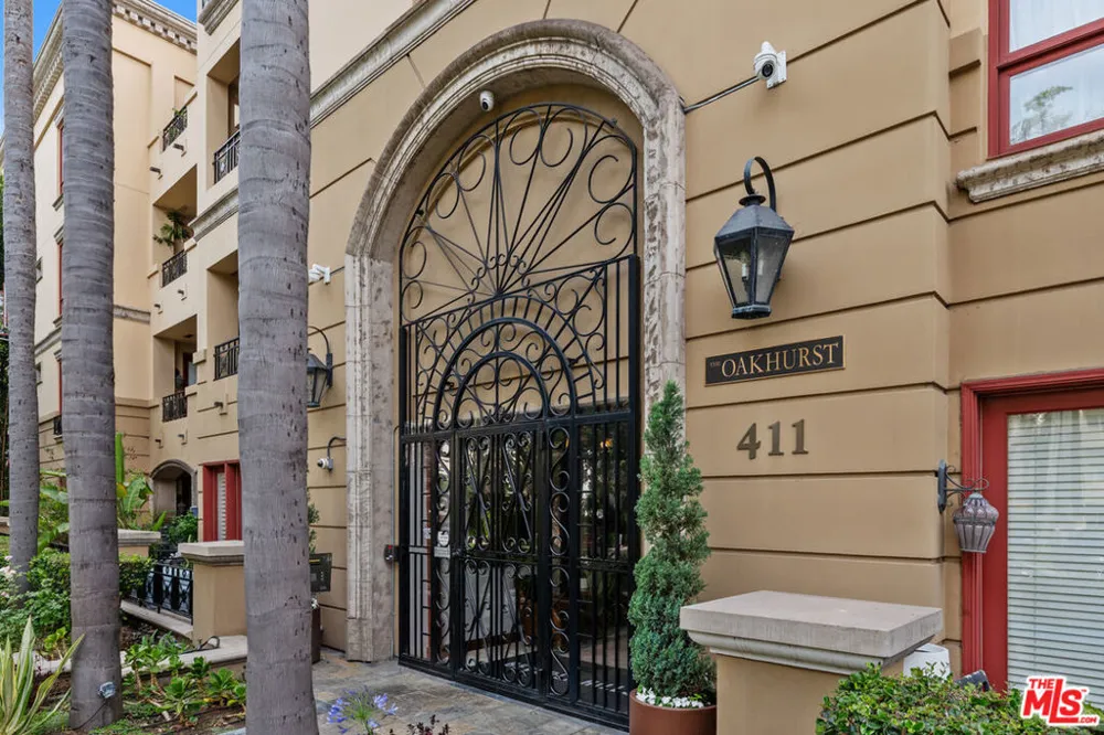 411 Oakhurst Drive #305 Beverly Hills, CA 90210