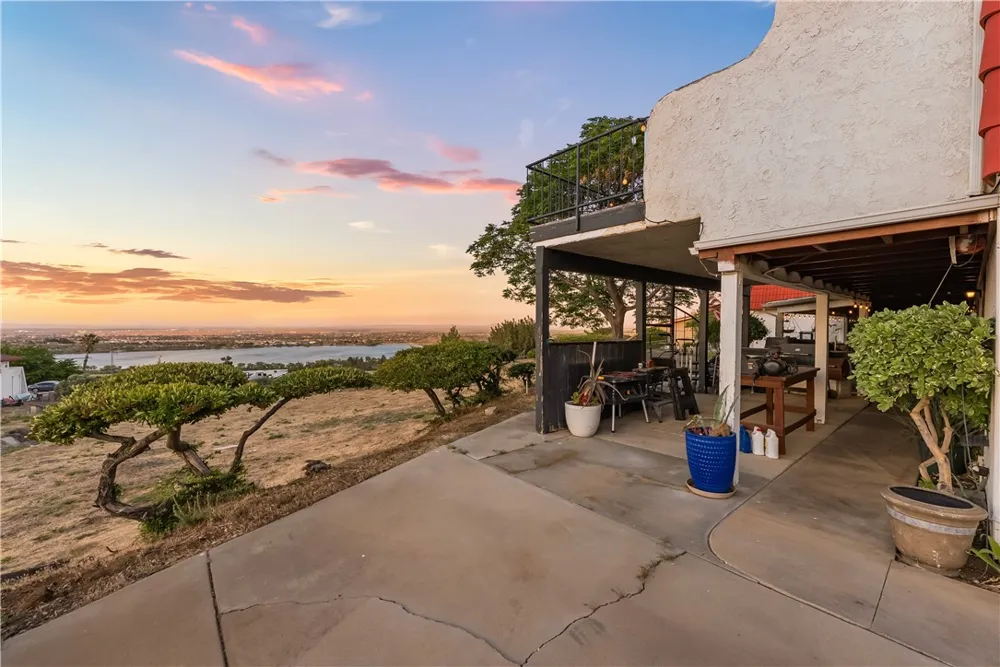 125 Lakeview Palmdale, CA 93551