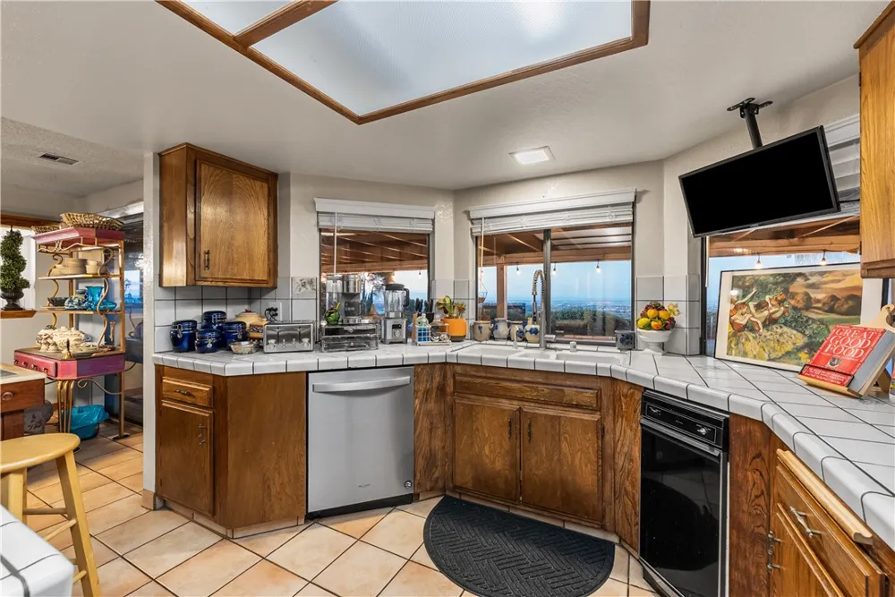 125 Lakeview Palmdale, CA 93551