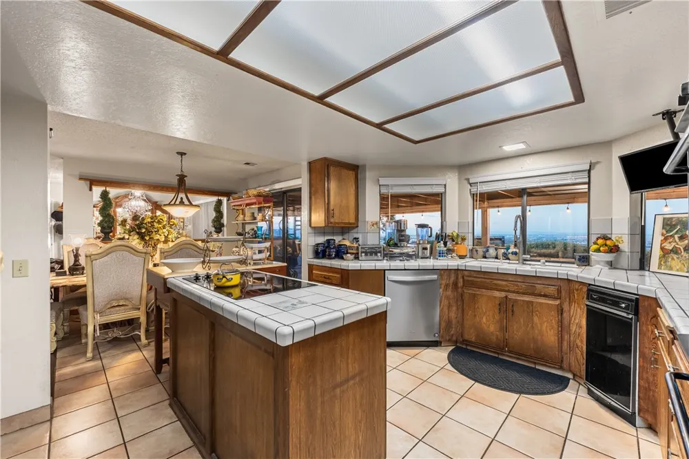 125 Lakeview Palmdale, CA 93551