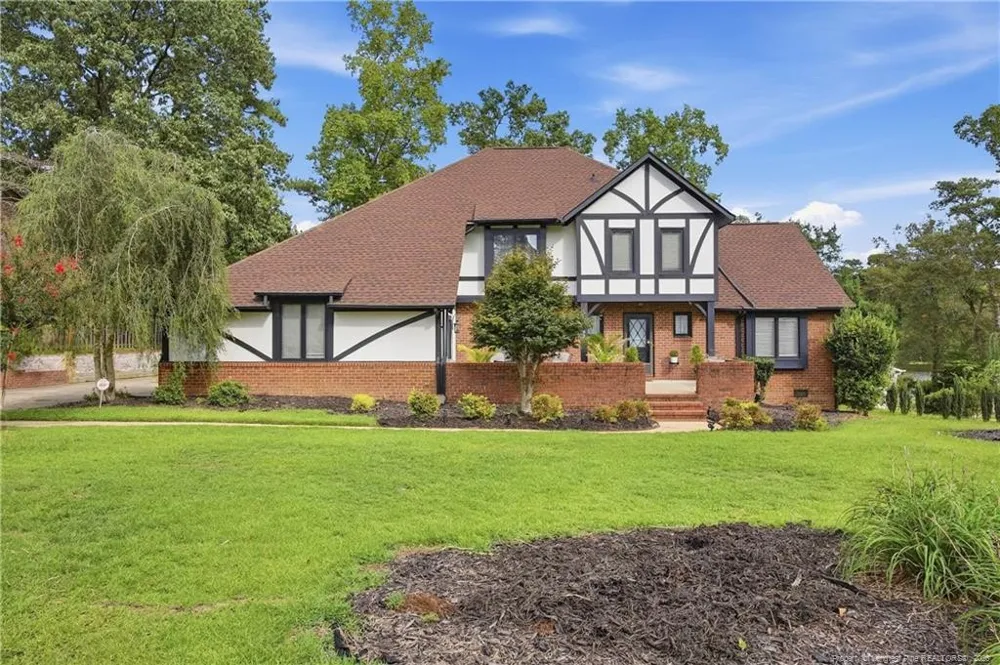 209 E Lochhaven Drive Fayetteville, NC 28314