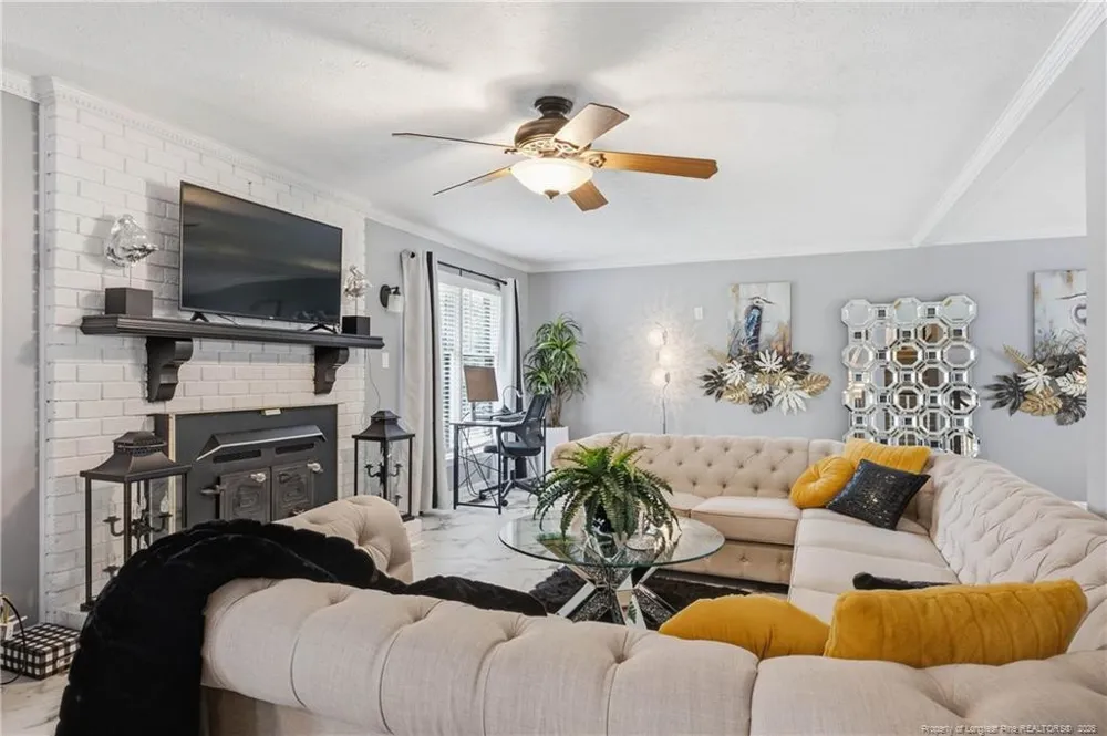 209 E Lochhaven Drive Fayetteville, NC 28314