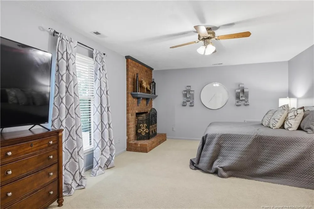 209 E Lochhaven Drive Fayetteville, NC 28314