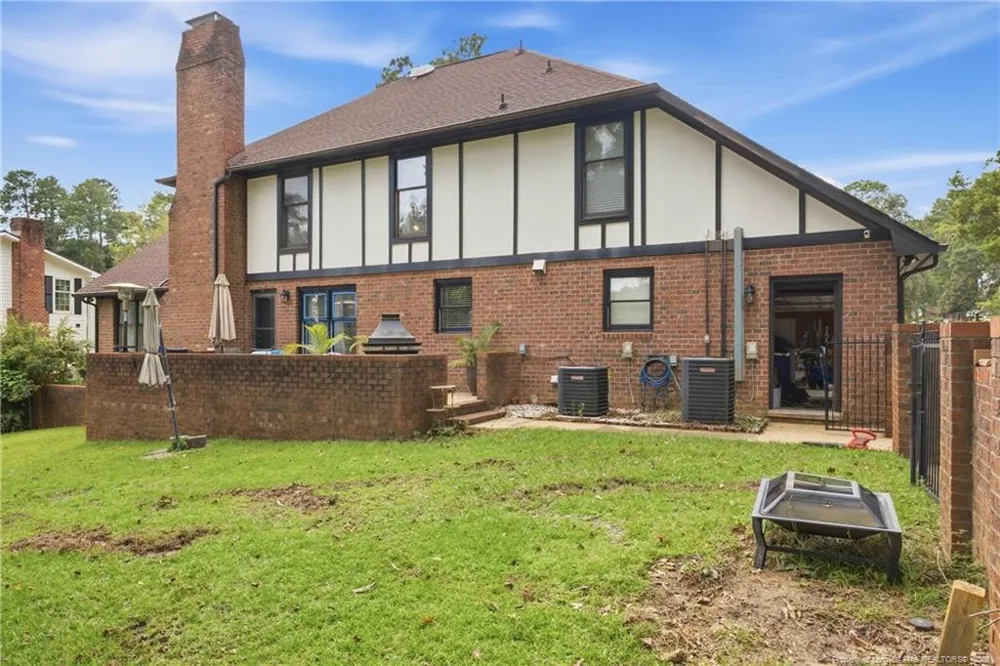 209 E Lochhaven Drive Fayetteville, NC 28314