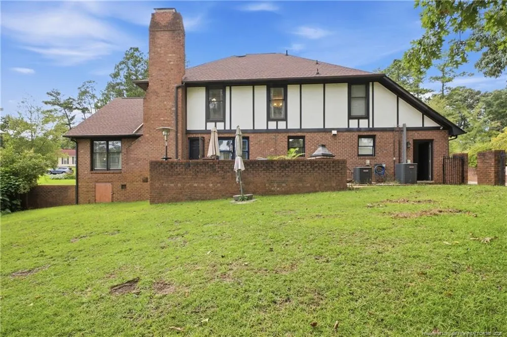 209 E Lochhaven Drive Fayetteville, NC 28314