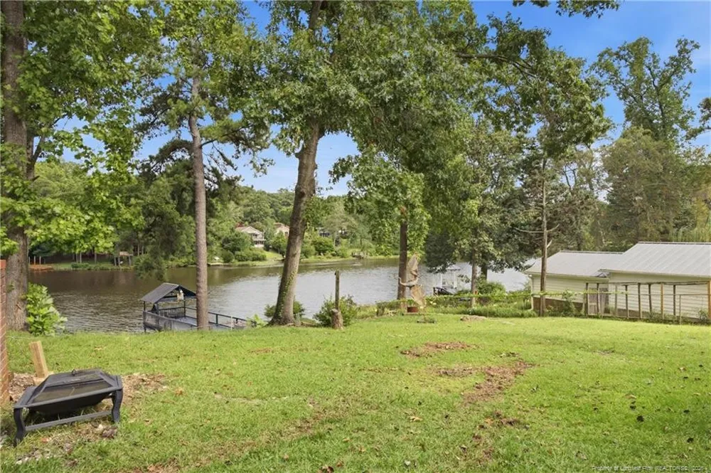 209 E Lochhaven Drive Fayetteville, NC 28314