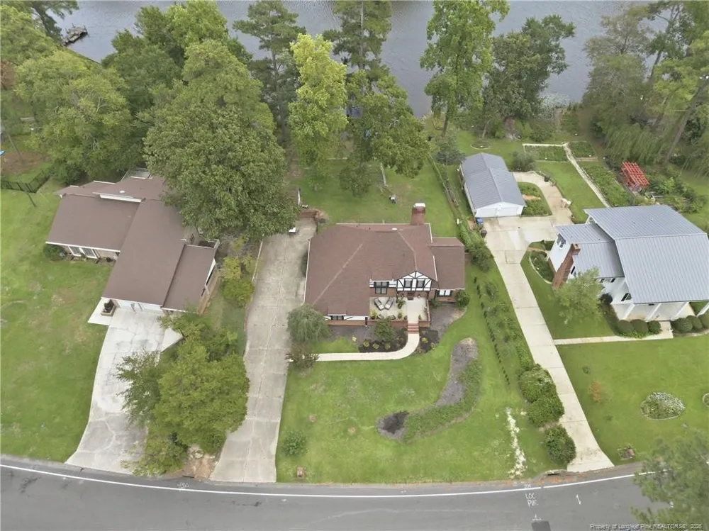209 E Lochhaven Drive Fayetteville, NC 28314